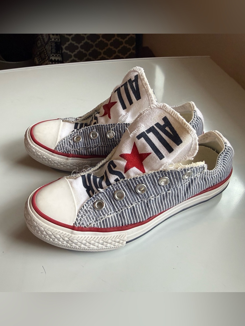 Youth Converse Low Top Sneakers - shoreline- White, Red, Blue Stripe. Size 13